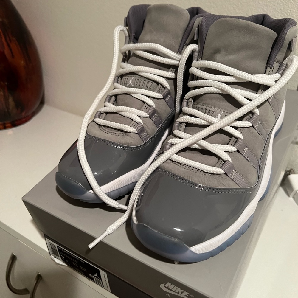 Grey Retro 11